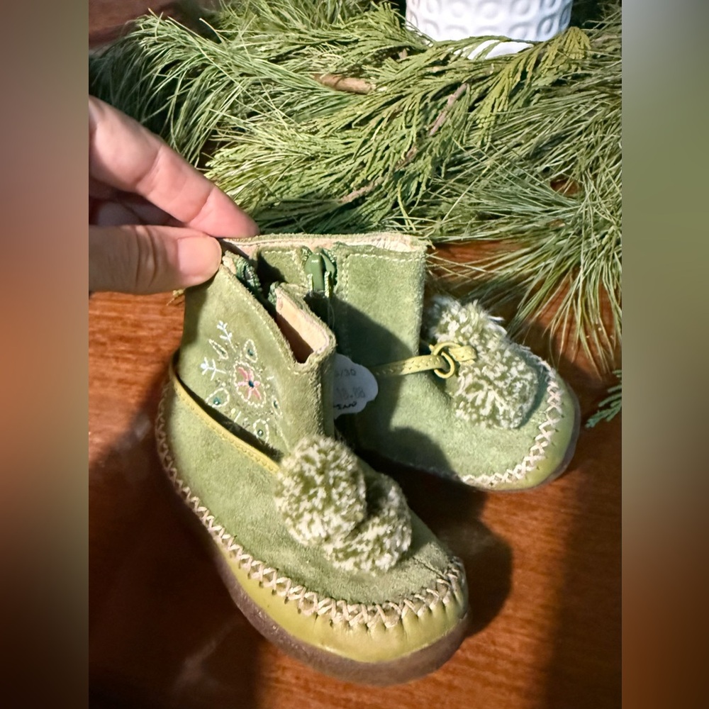 Naturino Olive Kids Boots with Embroidery Size 20/US Size 4.5